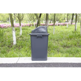 Kleanzy ถังขยะฝาสวิงทรงเหลี่ยม 100 ลิตร ขนาด 49x49x87 ซม. รุ่น TG59174 สีเทา