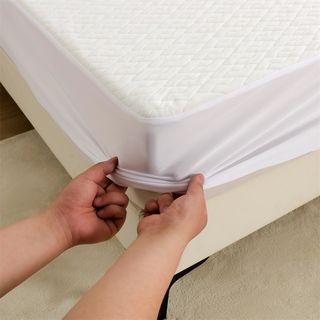 Truffle ผ้ารองที่นอนกันเปื้อน (กันน้ำและไรฝุ่น) แบบขอบยางรัดมุม รุ่น Nari-3.5 ขนาด 107x200x30 ซม. (3.5ฟุต) สีขาว