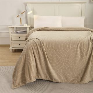 Truffle ผ้าห่ม รุ่น Yuna-01 ขนาด 150x200 ซม. สีเบจ