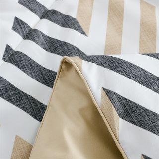 TRUFFLE ชุดเครื่องนอนพร้อมผ้านวม 6 ชิ้น รุ่น Riku-01 ขนาด 5ฟุต สีกากี