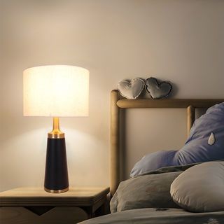 EILON โคมไฟตั้งโต๊ะ ขั้ว E27 ขนาด 30x30x56cm รุ่น Y008 สีขาว-ดำ