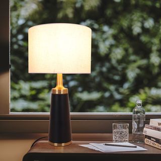 EILON โคมไฟตั้งโต๊ะ ขั้ว E27 ขนาด 30x30x56cm รุ่น Y008 สีขาว-ดำ