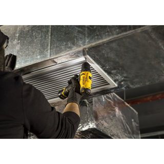 STANLEY สว่านไขควงไร้สาย 12V Max รุ่น SCD10D2K-B1 พร้อมแบตเตอรี่ 2.0AH*2