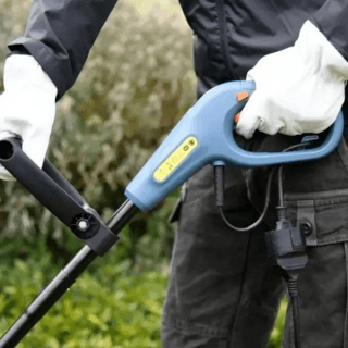 SENIX เครื่องเล็มหญ้าไฟฟ้า ขนาด 250 มม. 300W (พ่วงสายไฟ 8 เมตร) รุ่น GTE3.O-L-EU สีน้ำเงิน - ดำ