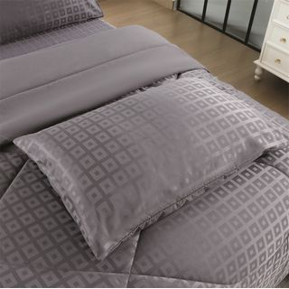 TRUFFLE ชุดเครื่องนอนพร้อมผ้านวม 6 ชิ้น รุ่น Kuro-01 ขนาด 5ฟุต สีเทา