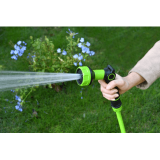 Tree O Plus ปืนฉีดน้ำแบบควบคุมด้วยนิ้วหัวแม่มือปรับ9รูปแบบ พร้อมชุดข้อต่อสวมเร็วครบเช็ต รุ่นGLB-623115-0 สีเขียวดำ