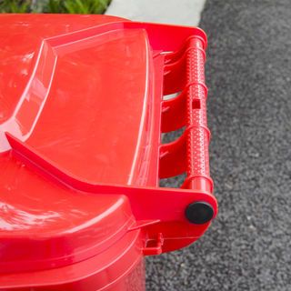 ICLEAN ถังขยะเทศบาลฝาเรียบทรงเหลี่ยม 240 ลิตร รุ่น TG51805-RE ขนาด 74x59x100 ซม. สีแดง (ขยะอันตราย) 1/4