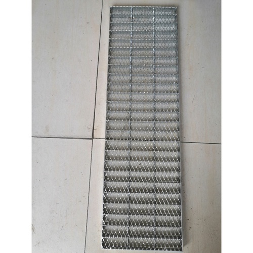 ปืนใหญ่ ตะแกรงรางน้ำ หนา 3 มม. พร้อมตาข่าย ขนาด 30x100x2.5ซม. สีเงิน