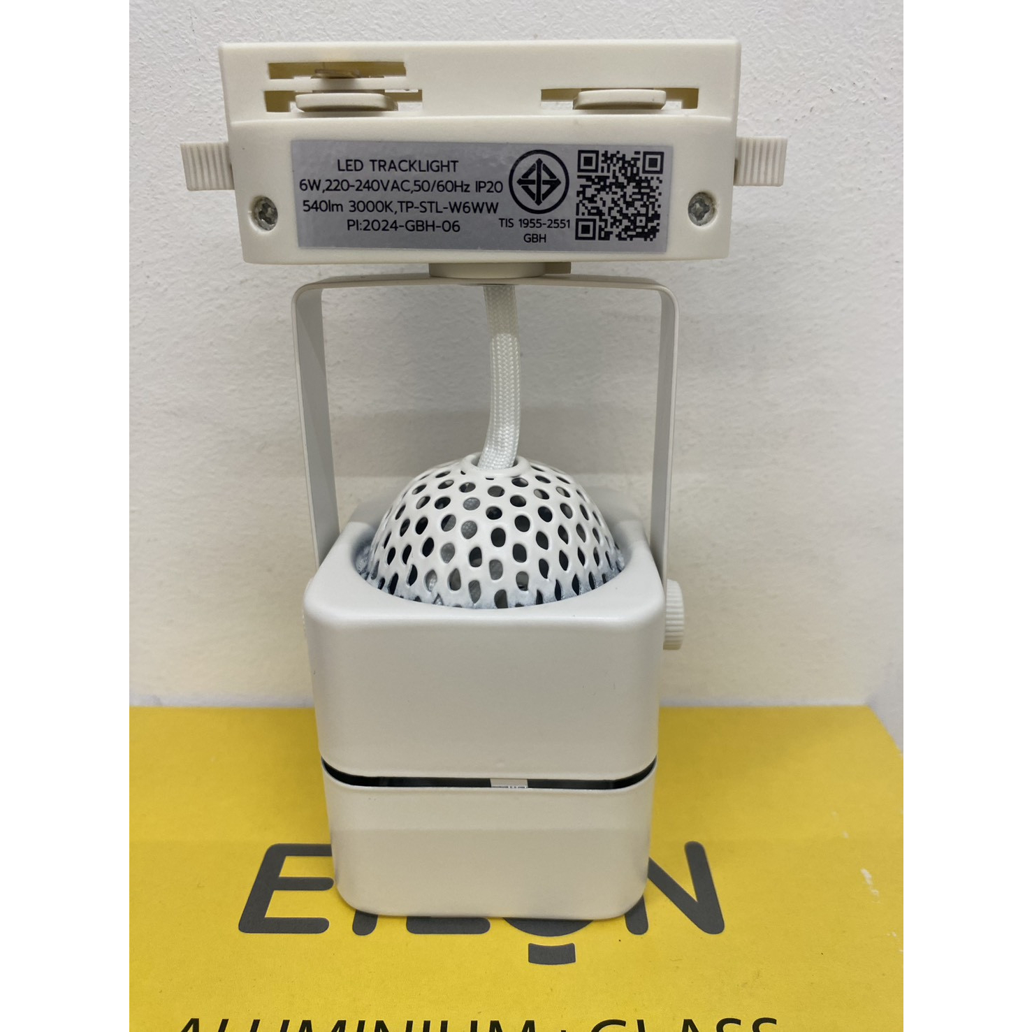 EILON แทร็กไลท์ LED หน้าแปดเหลี่ยม  6W รุ่นTP-OTL-W6WW  แสงวอร์มไวท์ สีขาว
