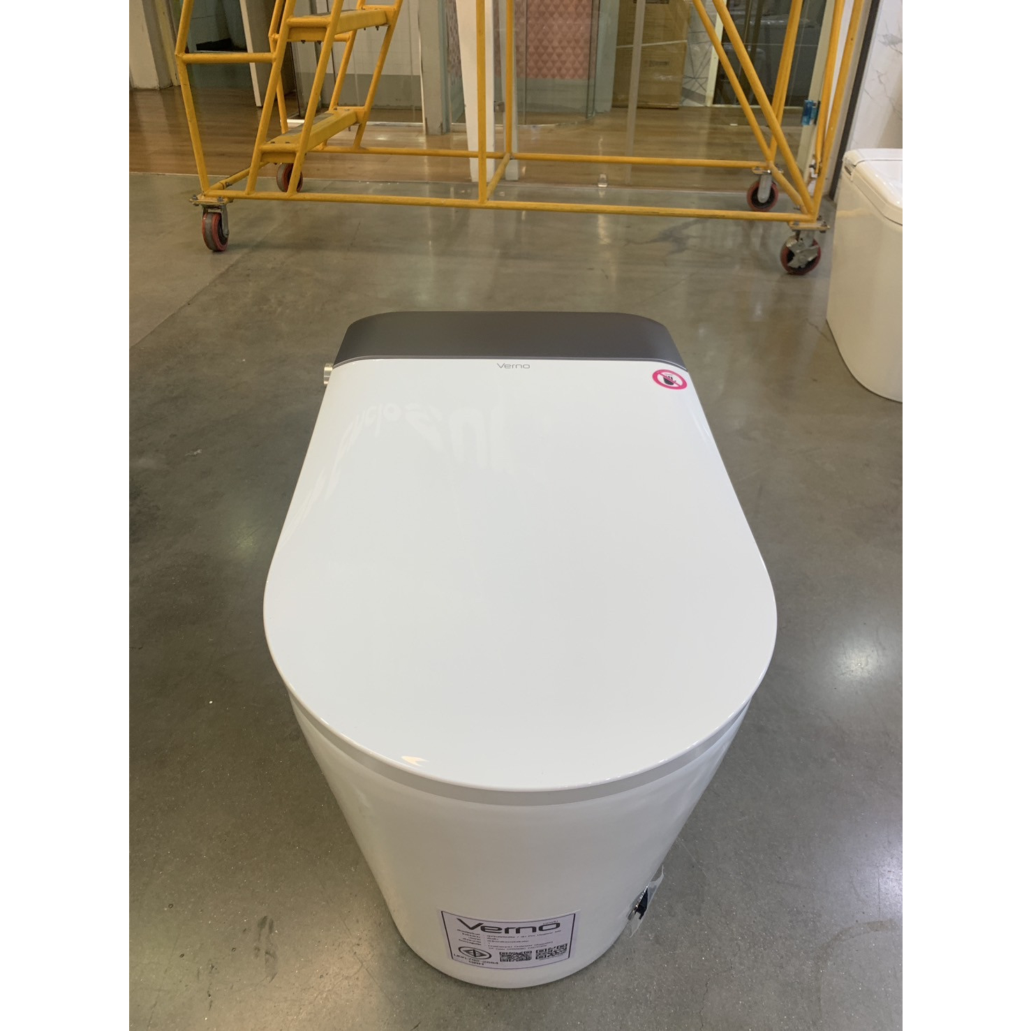 Verno สุขภัณฑ์อัจฉริยะ รุ่น Pro Hygiene M8 4.8L