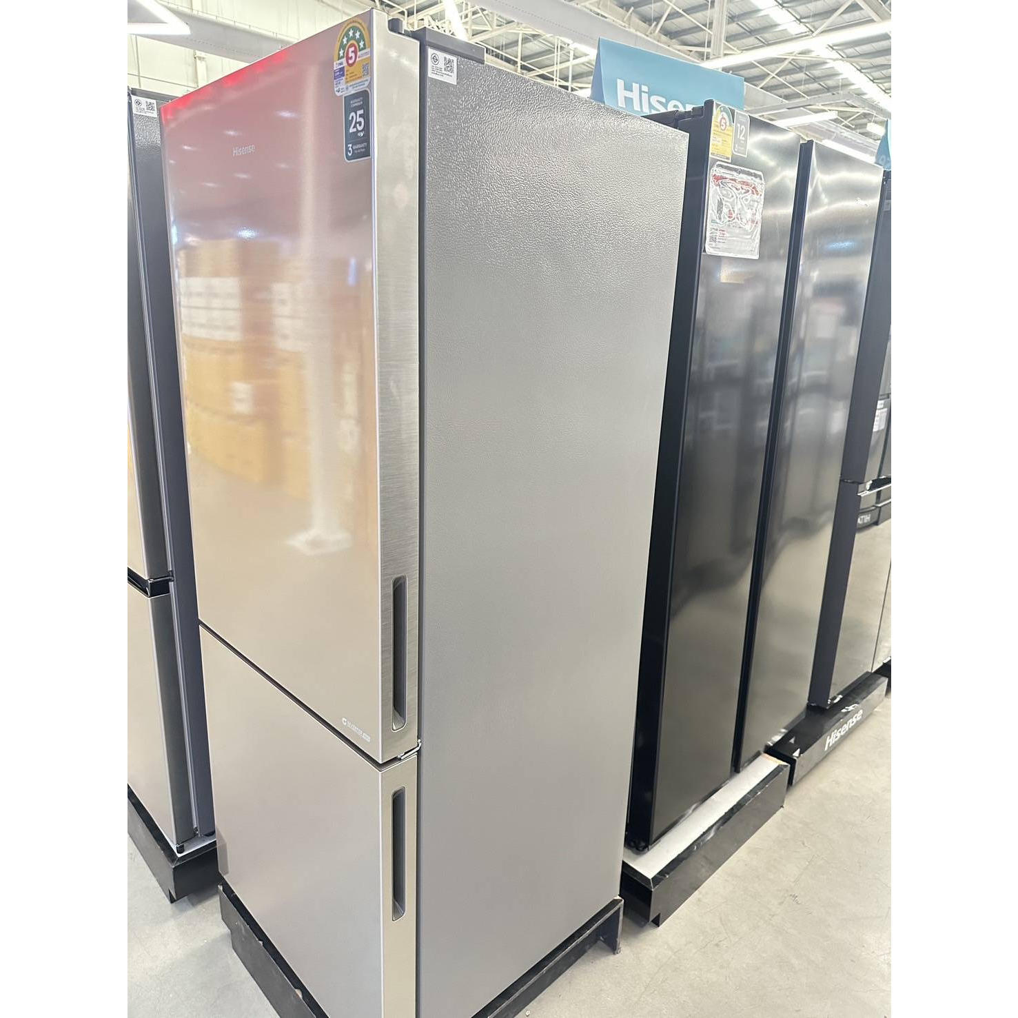 HISENSE ตู้เย็น 2 ประตู ขนาด 14.7 คิว รุ่น RB556N4TGN สีเงิน