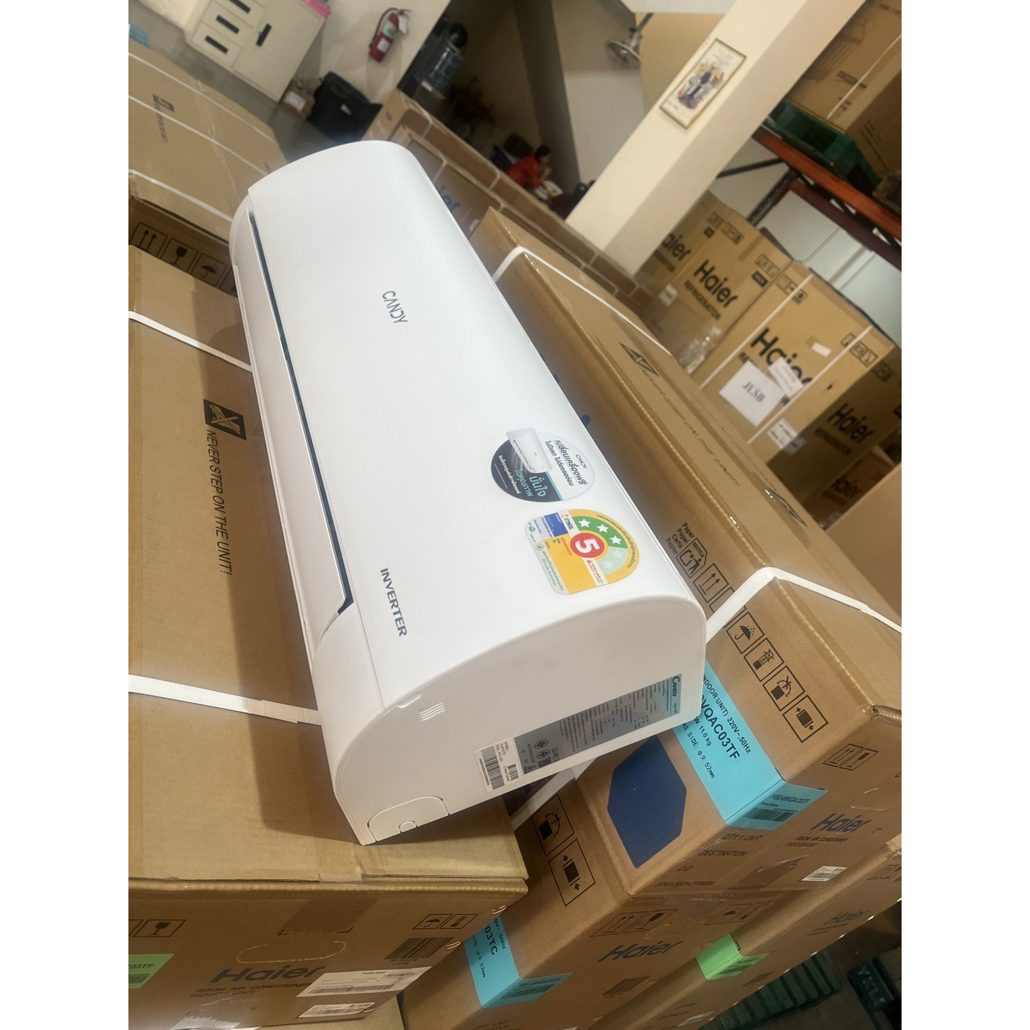 CANDY เครื่องปรับอากาศ Inverter 12,300 BTU รุ่น CE-12VPCT สีขาว