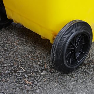 KLEANZY ถังขยะเทศบาลฝาสวิงทรงเหลี่ยม 120 ลิตร ขนาด 57x46x93-106 ซม. รุ่น TG51804H-YL สีเหลือง (ขยะรีไซเคิล)