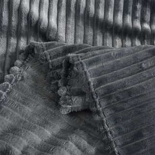 Truffle ผ้าห่ม รุ่น Nako-06 ขนาด 150x200 ซม. สีเทาเข้ม