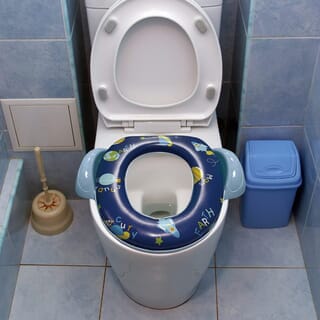 Primo Kids ฝารองนั่งเด็กพร้อมมือจับและแผ่นกันน้ำกระเด็น รุ่น Space TS01W  สีน้ำเงิน ลายอวกาศ