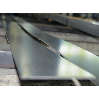 เหล็กแบนตัด  1 1/2 นิ้ว หนา 6 มม. ฟ้า