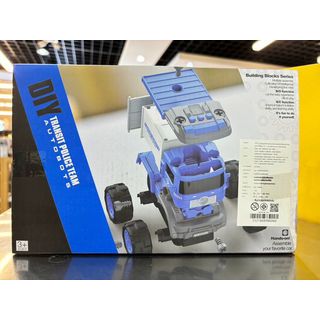 TOYS ของเล่นรถตำรวจกระเช้าประกอบพร้อมรีโมตคอนโทรล รุ่น#LM6023-YZ-1 ขนาด26.5x14x17.5ซม.สีน้ำเงิน