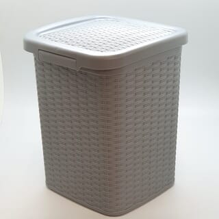 KLEANZY ถังขยะเหยียบเหลี่ยมลายสาน 10 ลิตร ขนาด 24.5x24.5x32 ซม. รุ่น TG54603 สีเทา