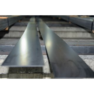 เหล็กแบนตัด  1.1/4 นิ้ว หนา 4 มม. เหลือง