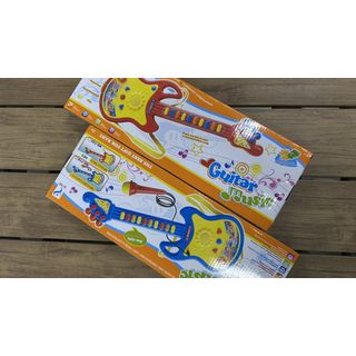 TOYS ของเล่นกีต้าร์พร้อมไมค์โครโฟน รุ่น 1334933 ขนาด 15x44.5x4 ซม.คละสี