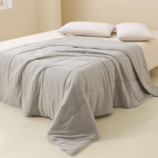 Truffle ผ้าห่มเย็น รุ่น Mina-04 ขนาด 150x200x3 ซม. สีเทาอ่อน