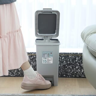Kleanzy ถังขยะเหยียบเหลี่ยม Prensa 15 ลิตร ขนาด 22x31x39.5 ซม. รุ่น TG51789G สีเทา