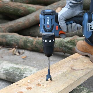 SENIX สว่านกระแทกไร้สายBrushless 13มม. 20V(Max) รุ่นPDHX2-M2-EU สีน้ำเงินดำ (พร้อมแบตเตอรี่ 2.0Ah 2ก้อน และแท่นชาร์ต1อัน)