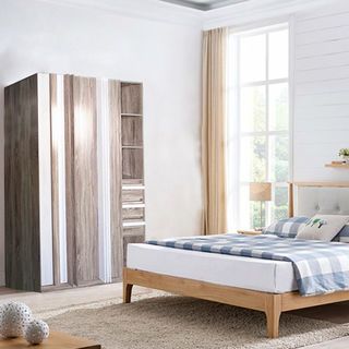 DELICATO ตู้เสื้อผ้า 3 บานเปิด รุ่น อปาเช่ ขนาด 160x60x200 ซม. สีทูโทนน้ำตาล/ขาว