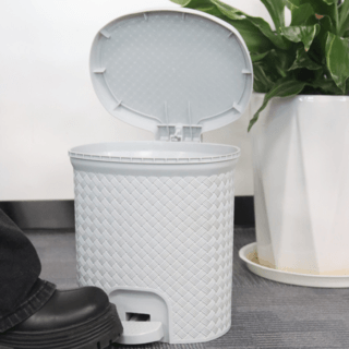 KLEANZY ถังขยะเหยียบทรงกลมลายสาน 6.5 ลิตร ขนาด 24.5x23.5x26.5 ซม. รุ่น TG51839G สีเทา