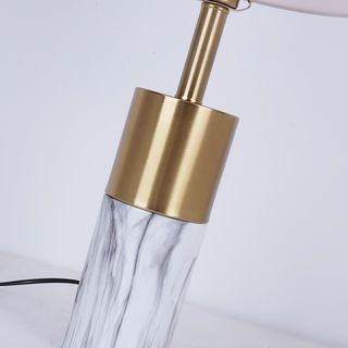 EILON โคมไฟตั้งโต๊ะ ขั้ว E27 ขนาด 30x30x58cm รุ่น Y004 สีขาว-ทอง