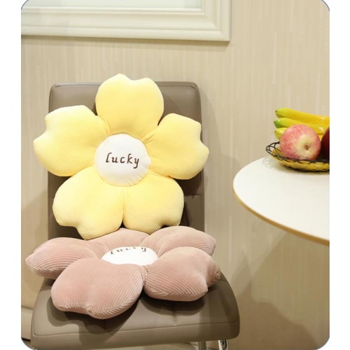 KOJI เบาะรองนั่งทรงดอกไม้น่ารัก N-665ขนาด45x45x9 ซม.คละสี