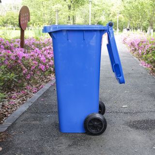 KLEANZY ถังขยะเทศบาลฝาเรียบทรงเหลี่ยม 120 ลิตร รุ่น TG51804-BU ขนาด 57x46x93 ซม. สีน้ำเงิน (ขยะทั่วไป) 1/4